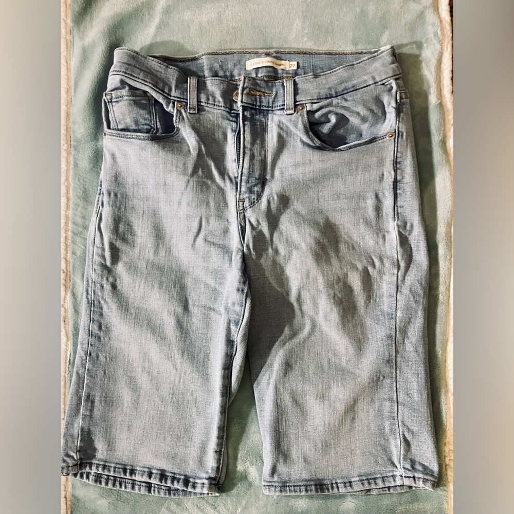 Levi's Classic Bermuda Shorts Womens size 27